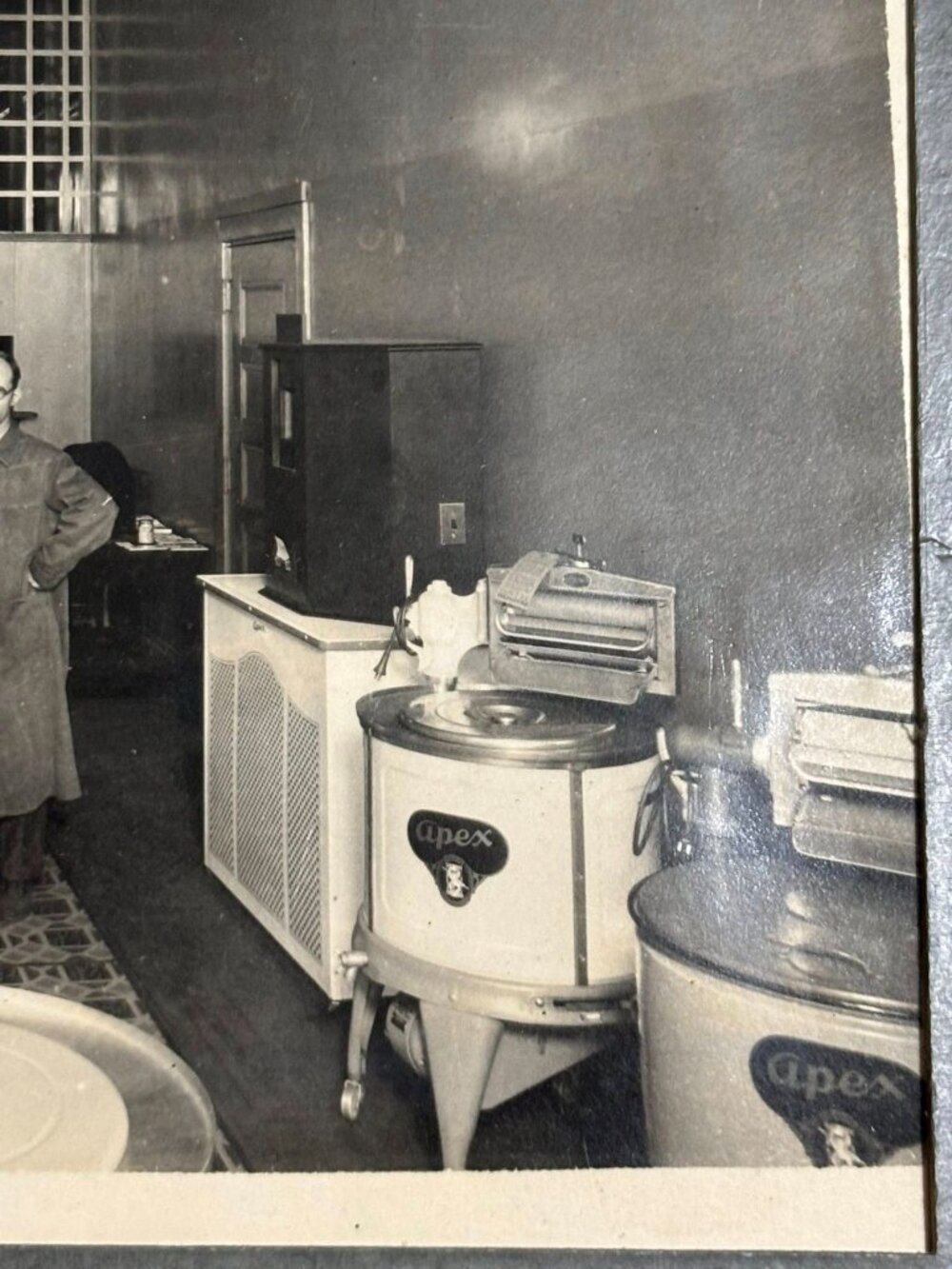 Vintage Apex Appliance Store Photograph Framed 10x8 Mid Century Showroom Photo M - Picture 2 of 5